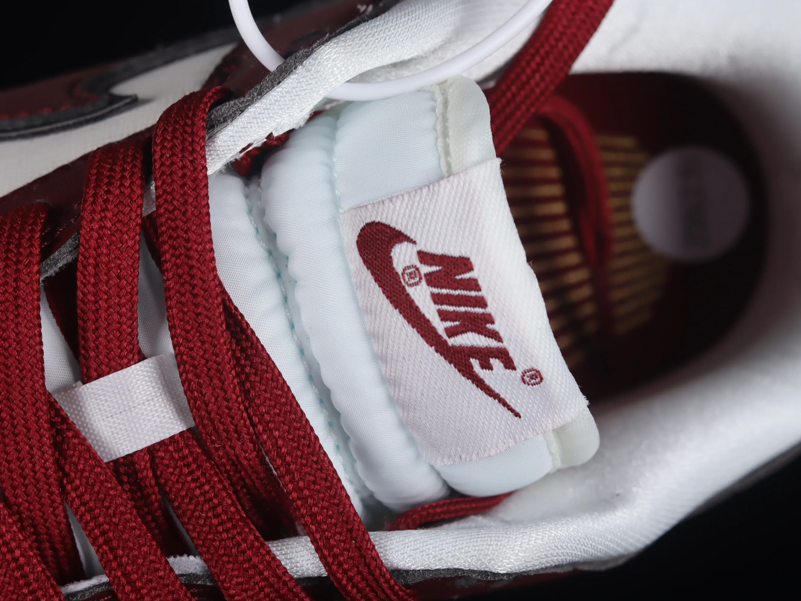 All categories Nk SB Dunk Series Nk SB Dunk Low low-top sneakers Cost-effective version Nk Dunk Low "Team Red" metal buckle burgundy SB low-top sports and leisure sneakers DV1160-101